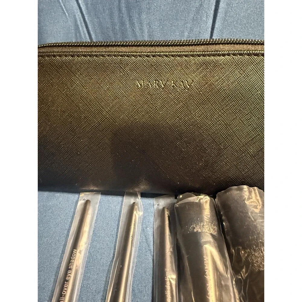 Mary Kay Essential Brush Collection 5 Brushes & Bag‎ NWT